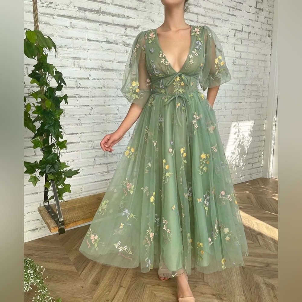 Embroidered Floral Puffy Sleeve Prom Dress/Formal Evening Party Gown